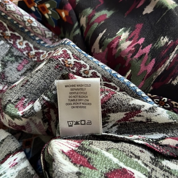 John Mark Floral Embroidered Multi Print Split Neck Wide 3/4 Sleeve Tunic. - Picture 9 of 13